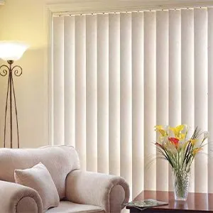 Cortinas roller instaladas en ambiente residencial en Asunción