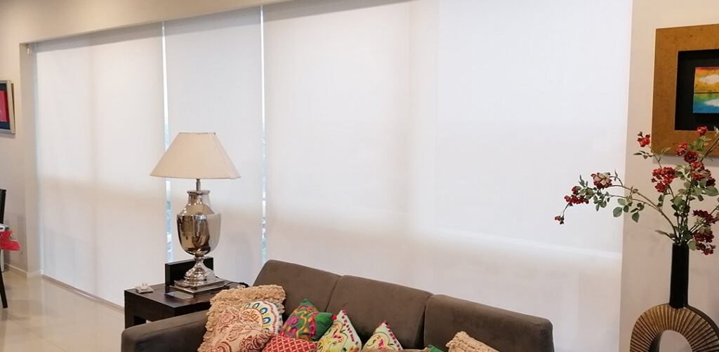 Mampara de vidrio templado instalada por Innovar Obras